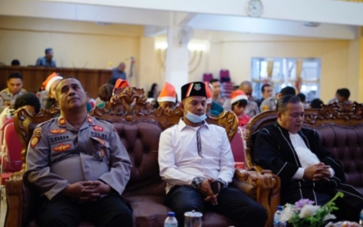 Keluarga Besar Polres Karimun saat Merayakan Natal di Gereja GBI