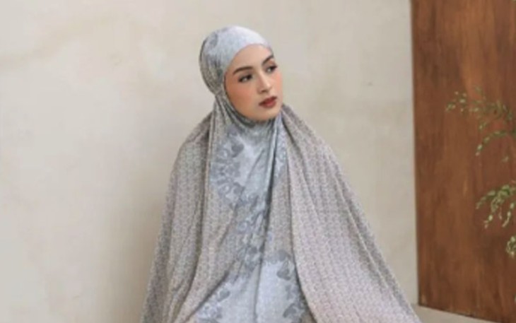 Mukena. ilustrasi