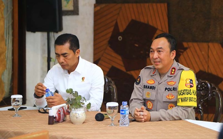 Kadiv Humas Polri Irjen Sandi Nugroho dalam acara Piramida (Ngopi Bareng Pimpinan Media), di Restoran Pulau Dua, Senayan, Jakarta, Senin, 20 November 2023. Kegiatan itu juga dihadiri oleh Kabareskrim Polri Komjen Wahyu Widada. 