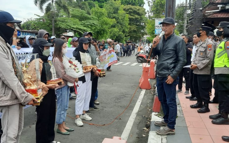 KRPK Saat Unras di Depan Polres Blitar Kota