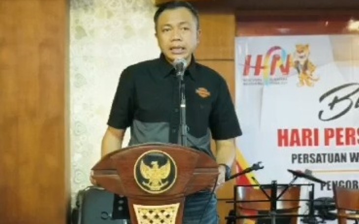 Wakil Bupati Blitar Rahmat Santoso Berikan Sambutan Peringatan Hari Pers Nasional di Kampung Cokelat, Minggu (19/2/2023). (Foto : Pemkab Blitar)
