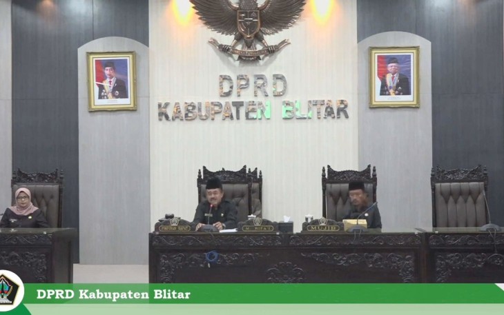 Para Wakil Ketua DPRD Kabupaten Blitar Pimpin Rapat Paripurna pada Rabu, 6 September 2023. (Foto : Tangkapan Layar YouTube Pemkab Blitar)