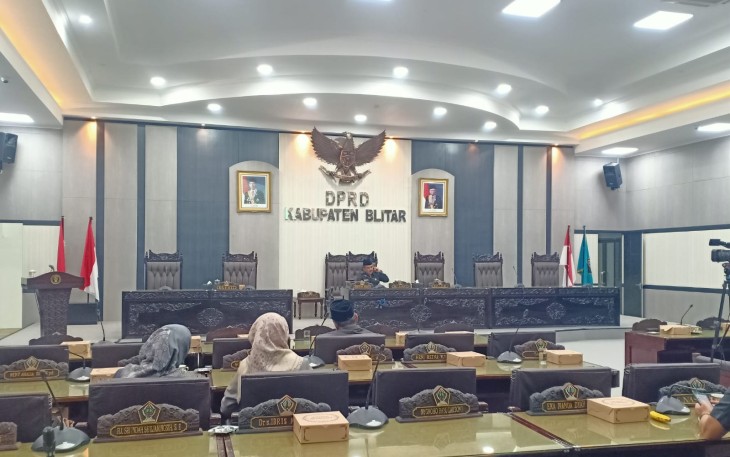 Kursi Anggota DPRD Kabupaten Blitar Banyak yang Kosong Saat Rapat Paripurna Agenda Penyampaian Jawaban Bupati Blitar atas Pandangan Umum Fraksi soal Raperda APBD-P Tahun Anggaran 2023