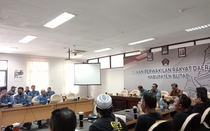 Perwakilan RSUD Ngudi Waluyo Kabupaten Blitar Hearing bersama Komisi 1 DPRD Kabupaten Blitar