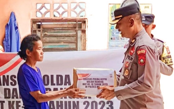 Polres Bintan saat Berikan Bantuan Sosial Kepada Masyarakat