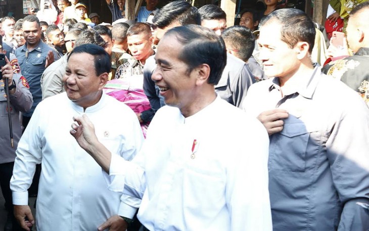 Menhan Prabowo saat Dampingi Presiden Jokowi Blusukan di Pasar Grogolan, Pekalongan, Jawa Tengah, Selasa (29/8).