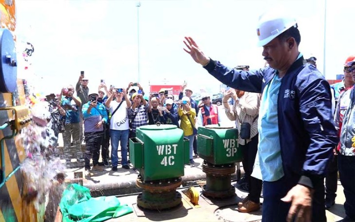  BP Batam Datangkan STS Crane