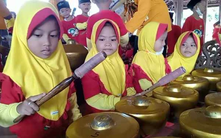 Edukasi musik tradisional usia dini TK Islam 02 Kauman