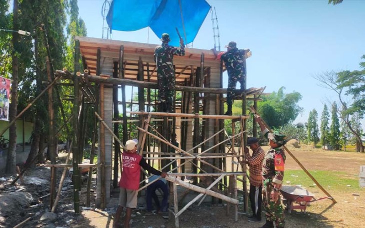 Babinsa Kodim Madiun Dampingi Pembuatan Sumur Bor