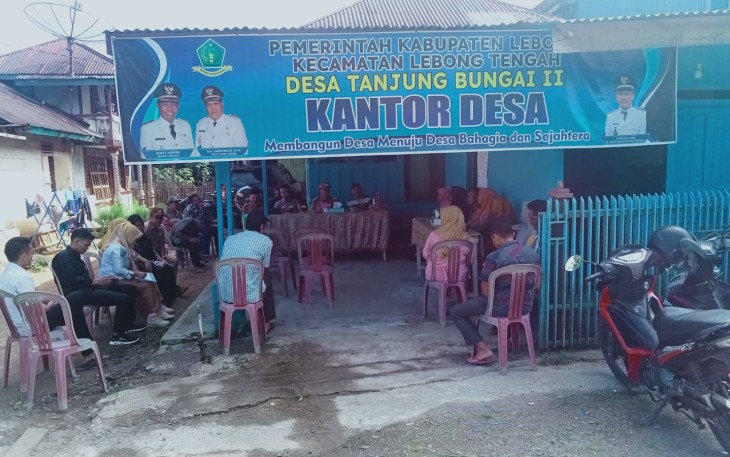Personel Polsek Lebong Tengah Hadiri Musyawarah Penerima PKH