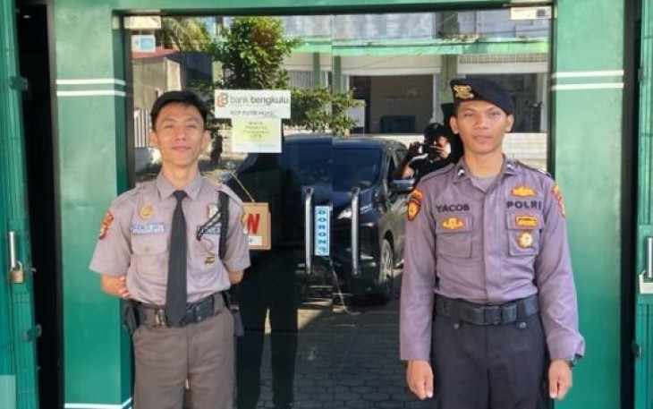 Personil Polsek Puri Hijau Saat Patroli Dialogis di Objek-Objek Vital 