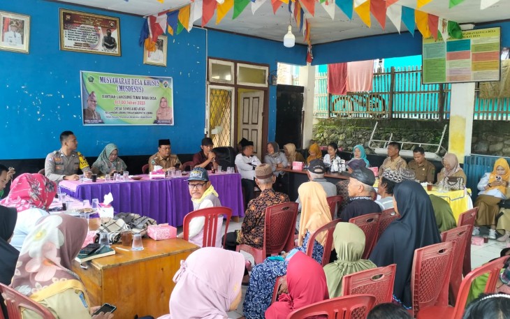 Bhabinkamtibmas Polsek Lebong Tengah Hadiri Musdessus Penetapan Calon Penerima BLT DD
