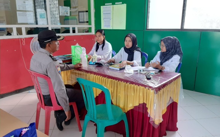 Bhabinkambitbmas Saat Sambangi Puskesmas Enggano