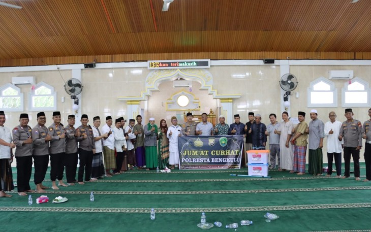 Menggelar Jumat Curhat di Masjid  Umar Bin Khattab Cempaka Permai, Kapolresta Bengkulu kembali buka Ruang Dialog