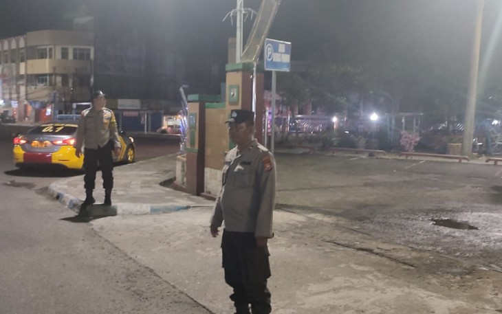 Polsek Teluk Segara Siagakan Personel Jaga Salat Tarawih di Masjid Jamik