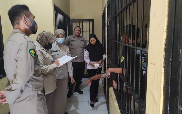 Sidokkes Polresta Bengkulu Cek Kesehatan Tahanan Polsek Selebar dan Kampung Melayu