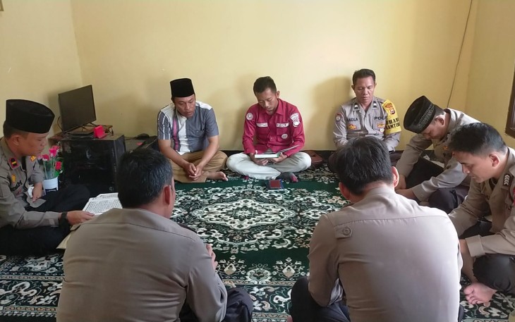 Tingkatkan Keimanan, Personel Polsek Batik Nau Adakan Tadarus Bersama