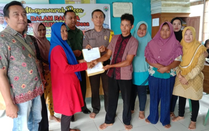 Bhabinkamtibmas Mediasi Warga Bertikai Gara-Gara Aliran Air Sawah