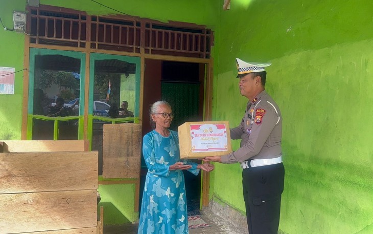 Polres Bengkulu Selatan Kembali Salurkan Bantun Sosial Kepada Warga Kelurahan Ibul dan Desa Batu lambang 