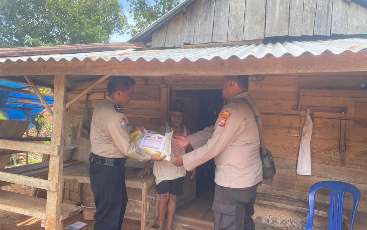 Polres Bengkulu Tengah Salurkan Bantuan Kemanusiaan Untuk Negeri kepada Petani Kurang Mampu