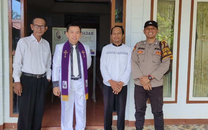 astikan Ibadah Jumat Agung Aman dan Nyaman Polsek Giri Mulya Lakukan Pengamanan