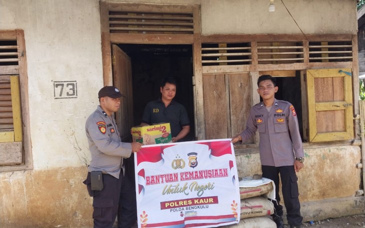 Polsek Padang Guci Hulu Kembali Salurkan Bansos