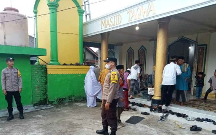 Polsek Lebong Tengah Laksanakan Pengamanan Salat Idulfitri di Masjid Taqwa