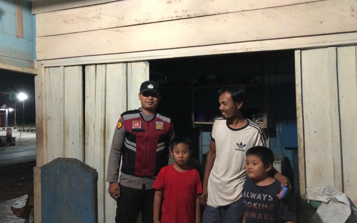 Jalin Silaturahmi, Personel Polsek Batik Nau Halal Bihalal Ke Rumah Warga 