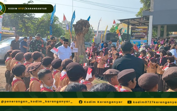 Nampak kegembiraan siswa siswi SD sambut kedatangan Bupati Karanganyar