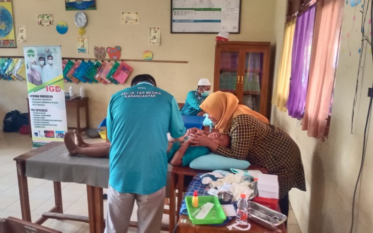 "Suasana sunatan masal di lokasi TMMD Reg ke-117 desa Gentungan kecamatan Mojogedang"