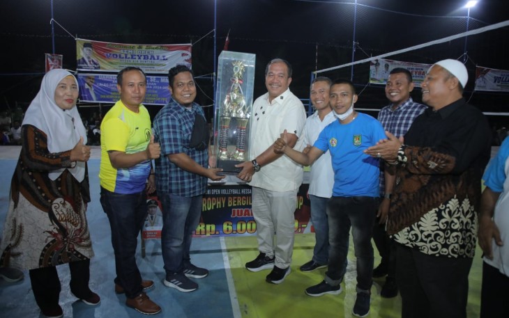 Wakil Bupati Asahan Tutup Kejuaraan Semi Volly Ball Hessa Air Genting Cup I