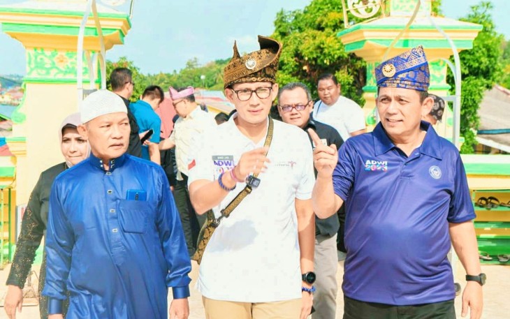 Menparekraf RI Sandiaga Uno didampingi Gubernur Kepri H. Ansar Ahmad dan Walikota Tanjungpinang Hj. Rahma, Sabtu (29/7). 