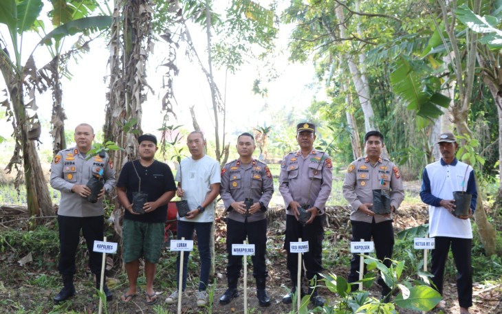 Polres Rejang Lebong Gelar Bakti Lingkungan Tanam Pohon 