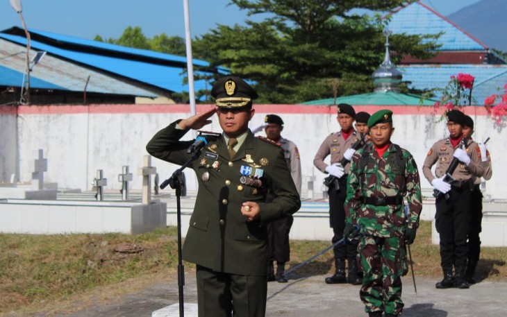 Dandim 1310/Bitung saat pimpin upacara