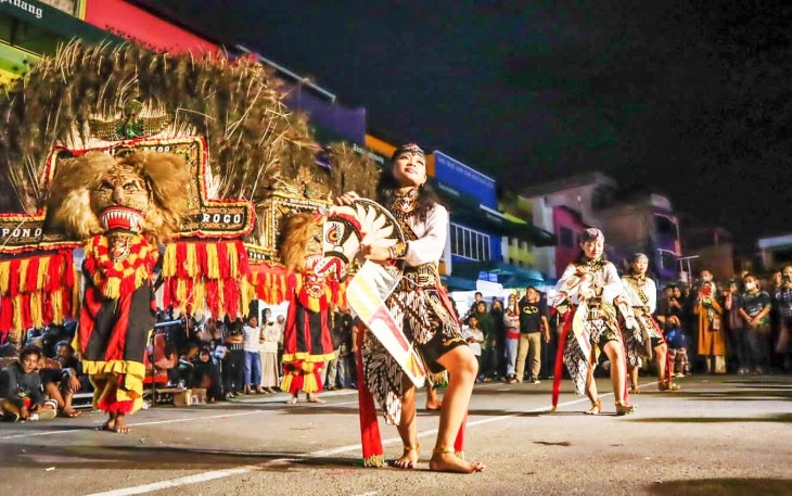 Perayaan malam Cap Go Meh 2023 di Kota Tanjungpinang, Kepulauan Riau, Minggu (5/2/2023) malam.