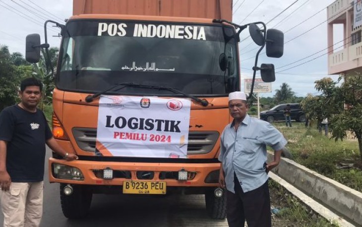 Sat Intelkam Polres Tapanuli Selatan (Tapsel), terlihat mengawal ketat Gudang KPU Padang Lawas Utara (Paluta), Minggu (22/10/2023)