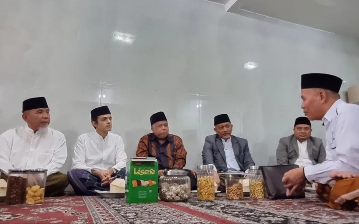 Presiden PKS dan Ketua PKS Jatim saat Ngaji dengan Ketua PWNU KH Marzuki Mustamar
