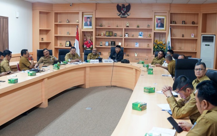 Sekretaris Daerah Provinsi Kepri Adi Prihantara Memimpin Rapat Persiapan