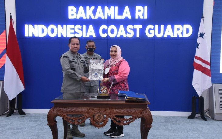 Pengukuhan kerja sama Bakamla RI dengan Pemerintah Kabupaten Bengkalis dalam Sinergi terhadap Keamanan dan Keselamatan Laut. Kegiatan berlangsung di Aula Ary Hasibuan Mabes Bakamla RI, Jakarta Pusat, Selasa (24/01/2023).