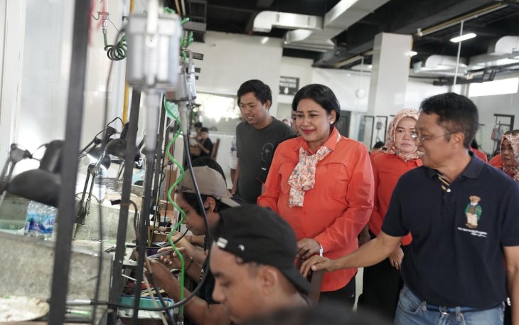 Ketum Dharma Pertiwi saat Kunker dan Baksos di Pulau Seribu Pura