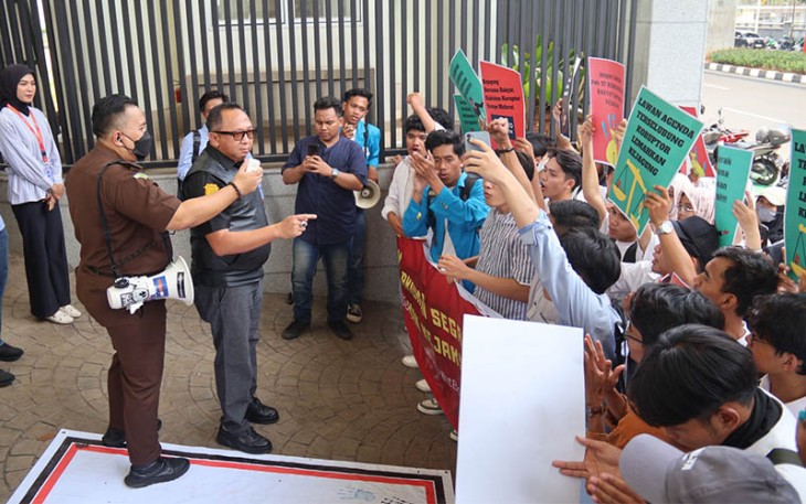 Aliansi Mahasiswa Hukum Jabodetabek saat melakukan aksi demonstrasi damai,  Selasa 07 November 2023.