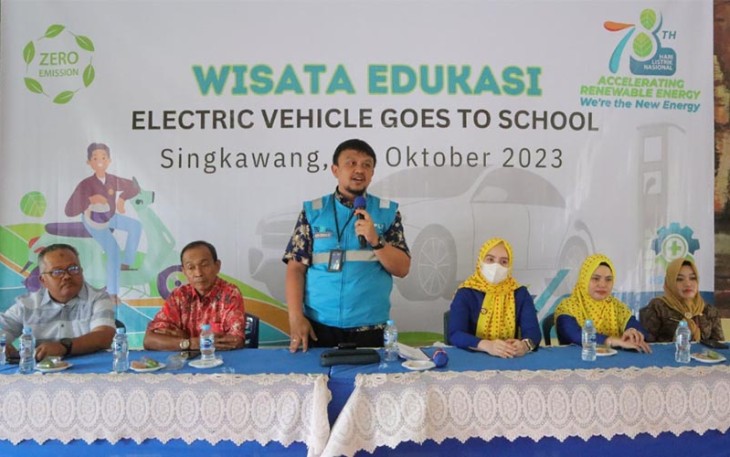 PLN Gelar EV Goes to School