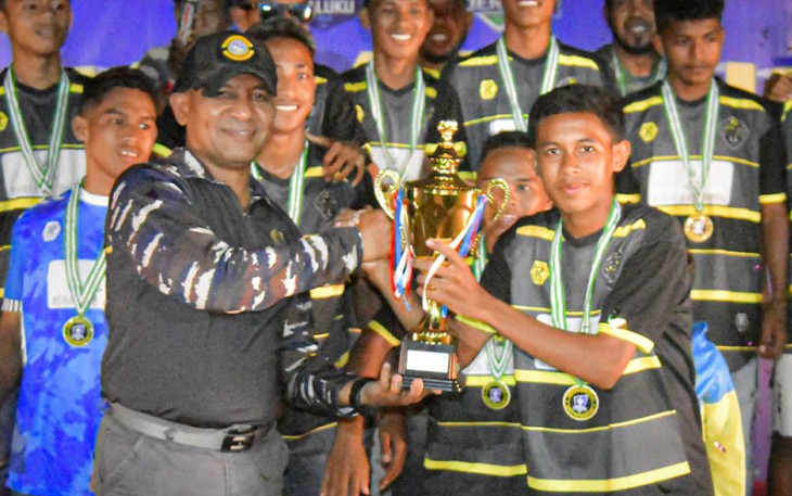 Danlantamal IX saat Hadir Menutup Kompetisi Liga 3 dan Piala Soeratin Asosiasi PSSI Maluku 2023