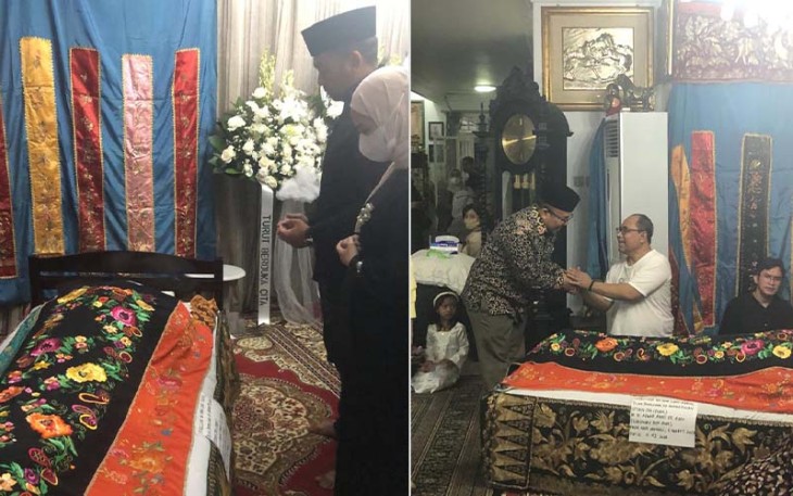 Wakil Gubernur Sumatra Barat, Audy Joinaldy beserta istri dan Sekretaris Daerah Provinsi Sumbar, Hansastri memberikan penghormatan terakhir atas kepergian mantan Gubernur Sumbar Letjen (Purn) Ir. Azwar Anas, yang meninggal di RSPAD Jakarta.