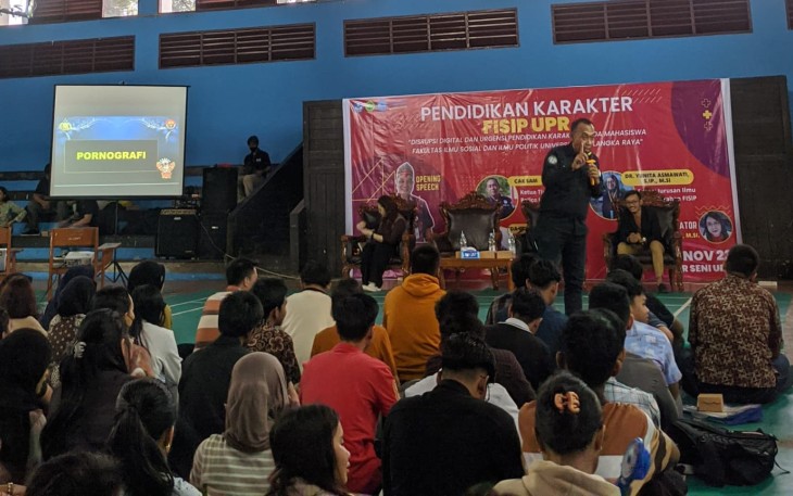 Bidhumas Polda Kalteng menjadi pembicara dalam Seminar FISIP UPR, Jumat (17/11/2023).