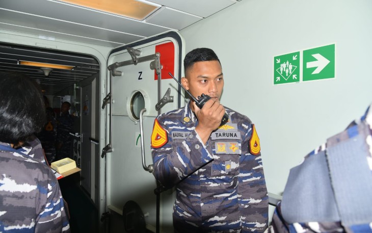 Latihan dan Praktek Komunikasi Isyarat Taruna AAL Korps Pelaut Tingkat II Angkatan ke-71 yang digelar di Gedung Bawean Deppel AAL, Kesatrian AAL, Bumimoro, Surabaya, Senin (11/12)