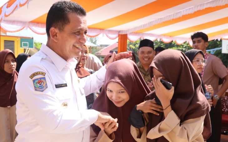Gubernur Kepulauan Riau H. Ansar Ahmad 