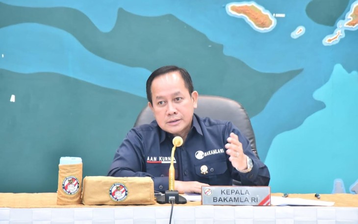Kepala Bakamla RI Laksdya TNI Dr. Aan Kurnia saat terima Laporan Hasil Pengukuran Budaya Kerja Bakamla RI yang dipaparkan oleh ACT Consulting International.
