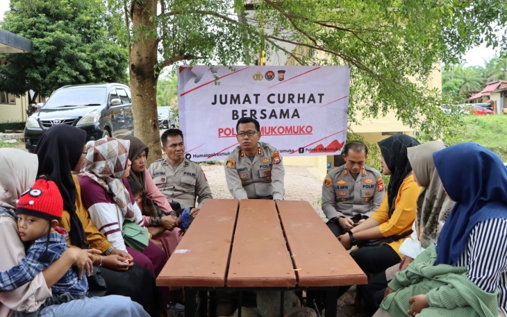 Kapolres Mukomuko Dengarkan Curhatan Pembesuk Tahanan