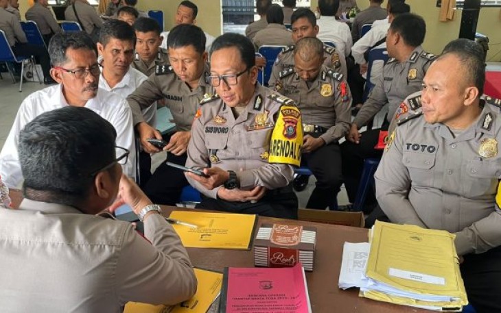Polres Tapanuli Selatan (Tapsel), kembali mengikuti Supervisi yang sekaitan dengan pengawasan Operasi Mantap Brata Toba 2023-2024 di Aula Mako Polres Toba, Rabu (21/12/2023) pagi.